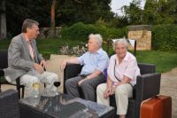 images/stories/2015/Schachsommer/20_8_2015/DSC_9037_HaJo_Hecht_im_Gesprach_mit_Dr._Burkhard_Malich.jpg